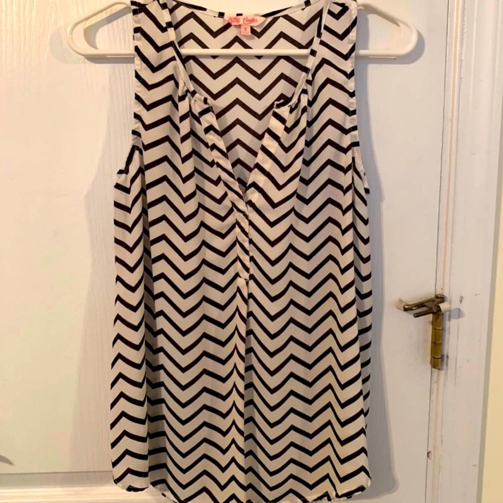 Women’s sleeveless blouse